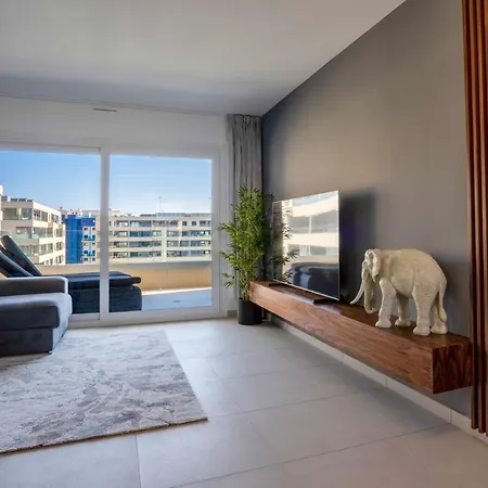 Lujoso De 3 Apartamento